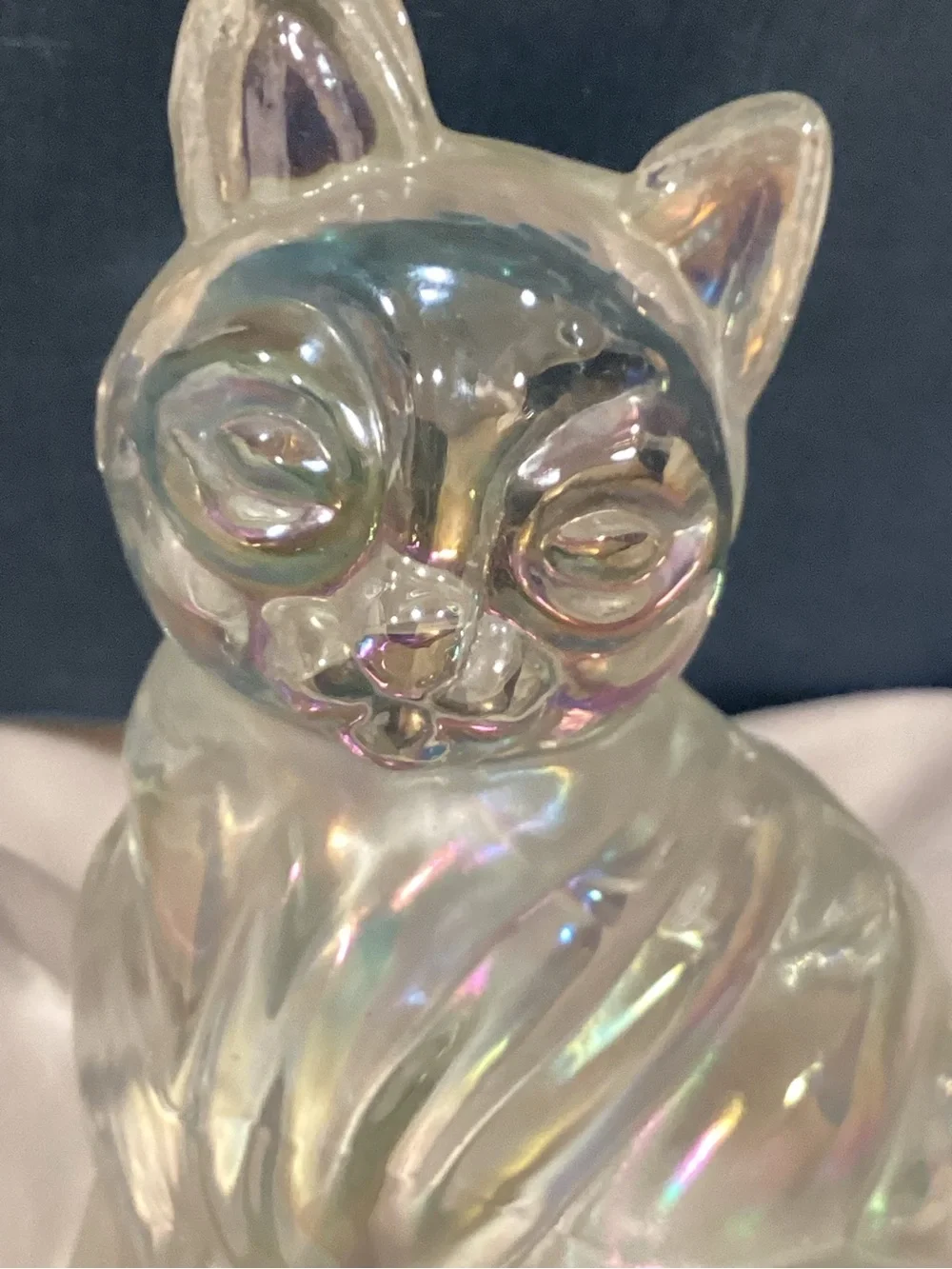 Carnival Glass Cat Figurine -/ could be Fenton?